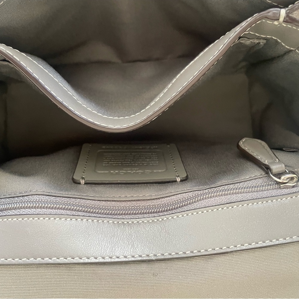 Coach Elegant Gray Leather Shoulder Bag - Picture 4 of 4